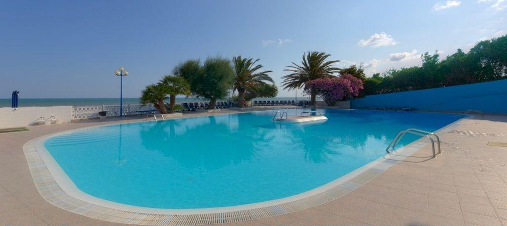 Hotel Baia Santa Barbara Rodi Garganico Bagian luar foto