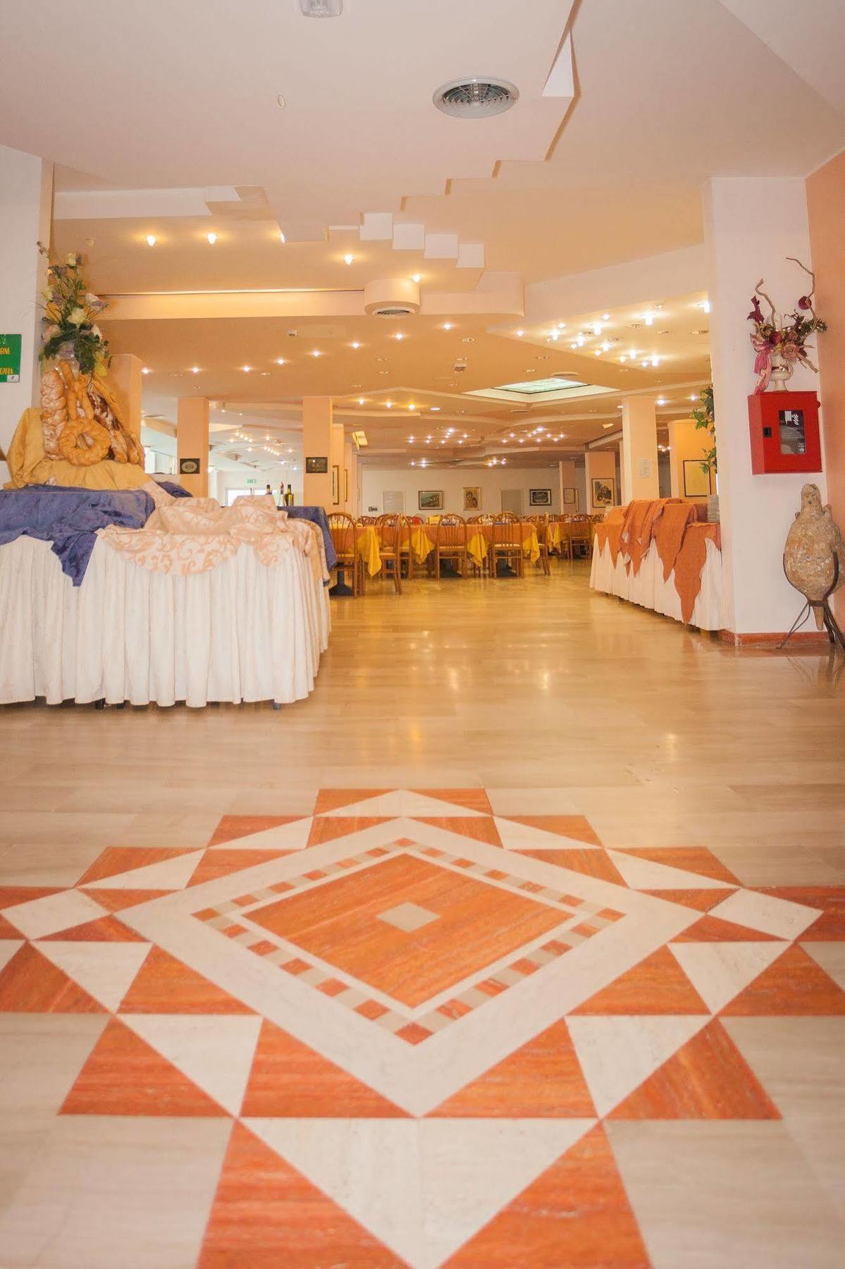 Hotel Baia Santa Barbara Rodi Garganico Bagian luar foto